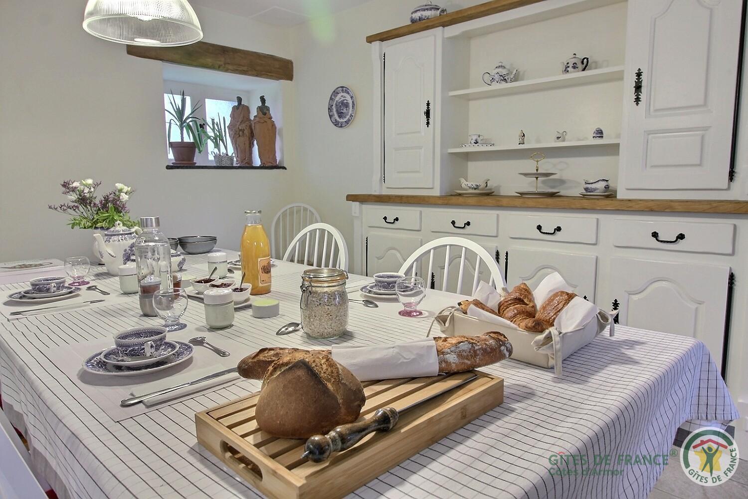 Le Parfum Des Fleurs Bed and Breakfast Plussulien Buitenkant foto