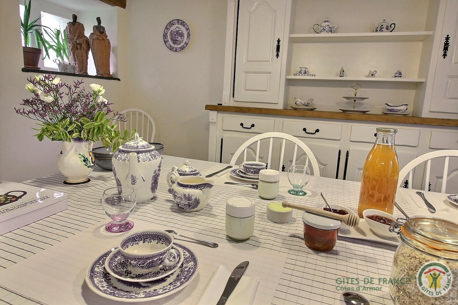 Le Parfum Des Fleurs Bed and Breakfast Plussulien Buitenkant foto